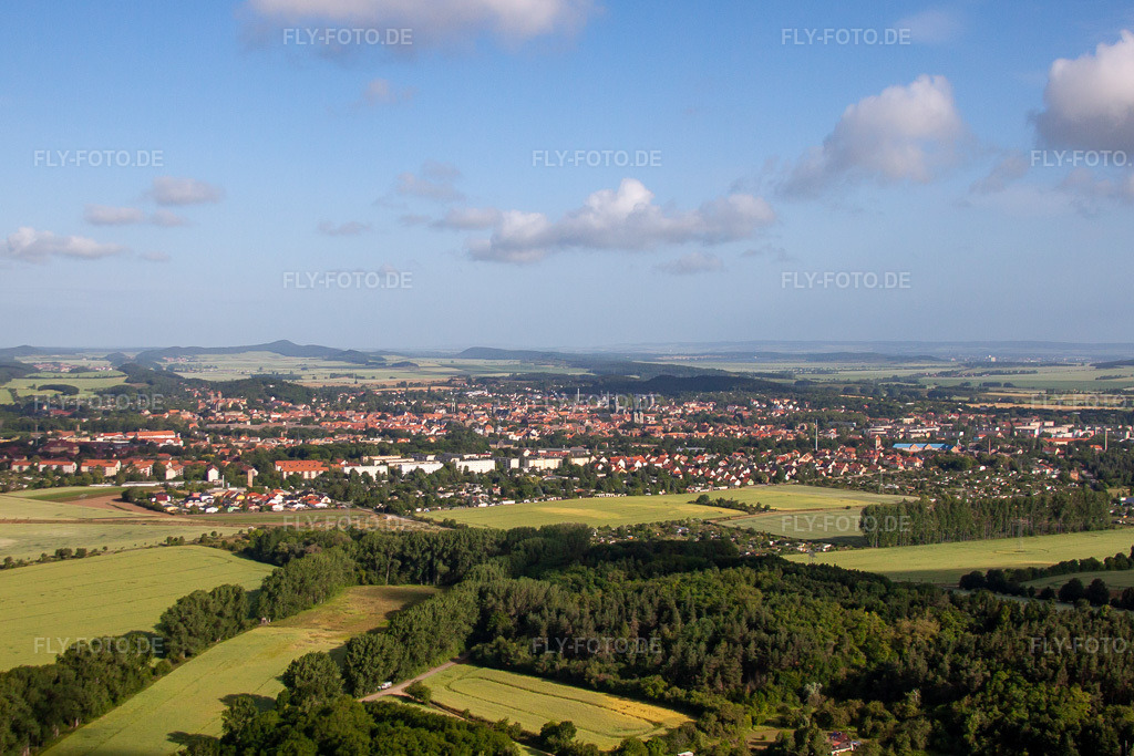 Luftbild: Ortsansicht von Südosten in Quedlinburg im Bundesland Sachsen-Anhalt in Deutschland. Foto: IMG_58438.jpg vom 30.06.2013 durch Werner Riehm/FLY-FOTO.de