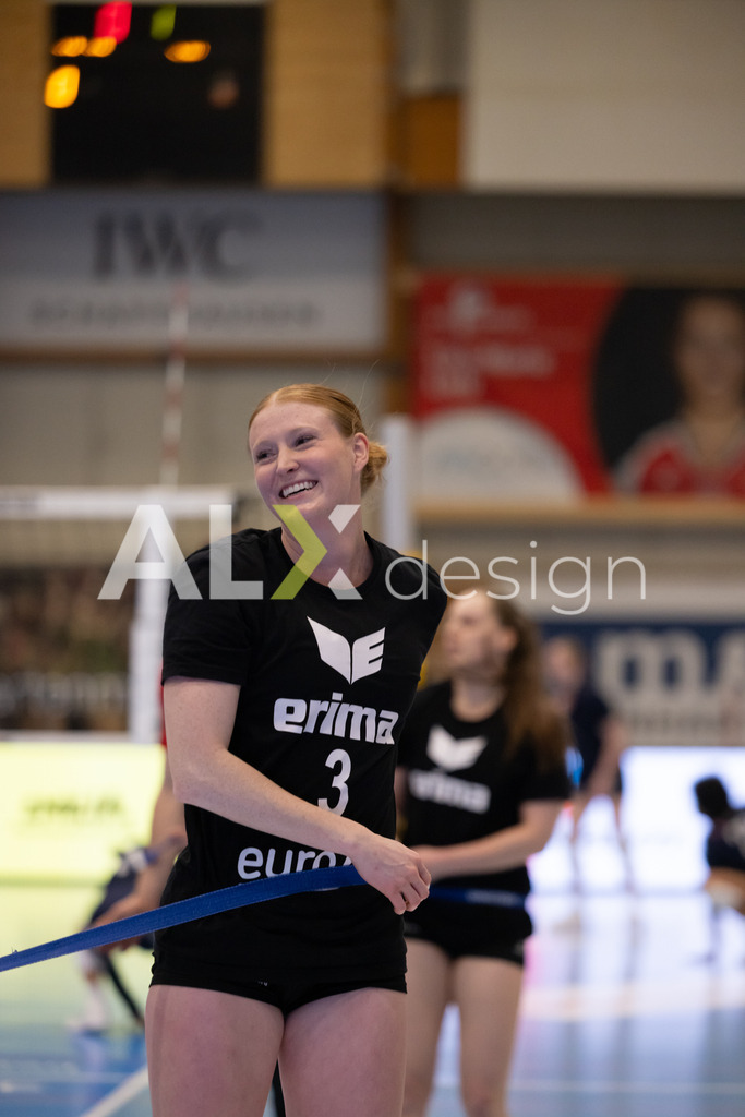 Volleyball I Frauen I Saison 2025-2026 I Volleyball NLA | Women I 1/2 Finals I  VC Kanti Schaffhausen - Sm'Aesch Pfeffingen I 07.03.2026 | 3 Sydney Cole (USA) (VC Kanti Schaffhausen) – Pass / Zuspiel - Realisiert mit Pictrs.com