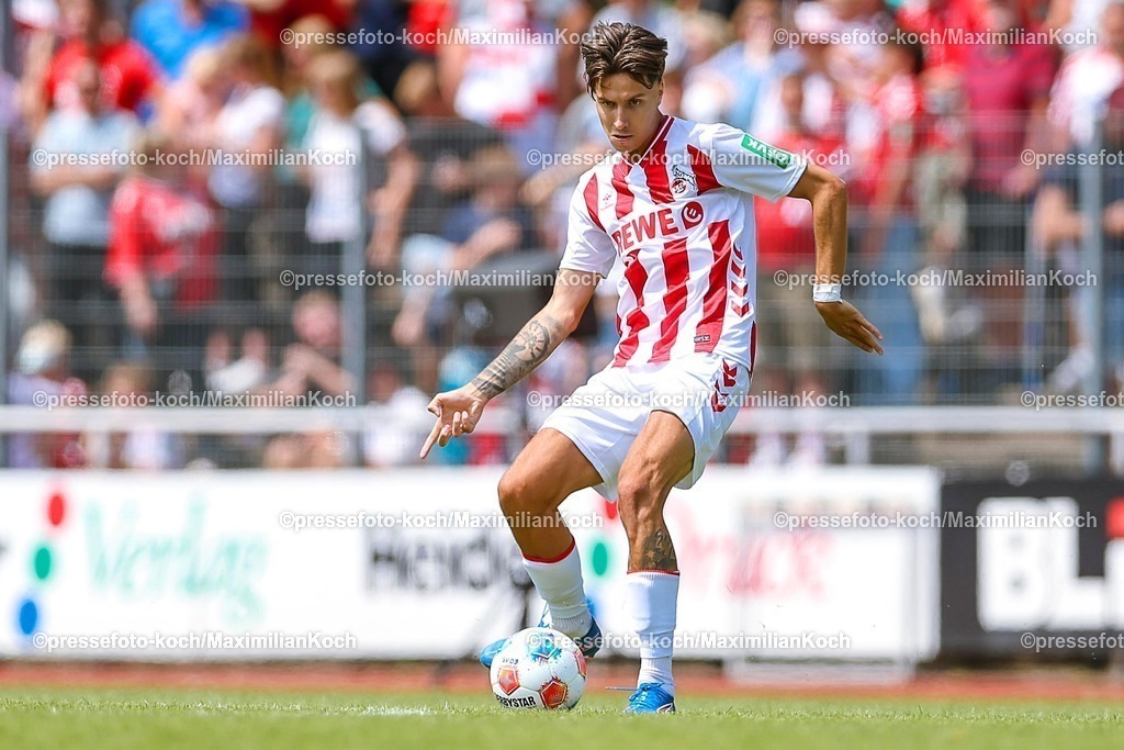 1FC12072501130 | 12.07.2025, Fußball, SV Bergisch Gladbach 09 - 1. FC Köln, Testspiel, BELKAW-Arena, Saison 2025 2026: Denis Huseinbasic (1.FC Koeln #08) DFB regulations prohibit any use of photographs as image sequences and or quasi-video.