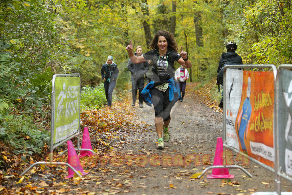 251026_1359_EX1_4065 | Sportfotografie im Rhein-Sieg Kreis, Köln, Bonn, NRW, Rheinland Pfalz, Hessen, etc. Unser Tätigkeitsfeld umfasst den Laufsport vom Volkslauf über den Marathon, Duathlon, Triathon bis zum Ultralauf wie Kölnpfad Ultra oder Schindertrail.
