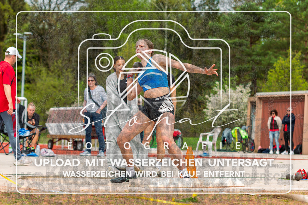 KMHK-1146 | Madlen Badenhop (TV Jahn Walsrode (NI)) bei den Kreismeisterschaften Leichtathletik-Wurf Heidekreis 2026 im Boehmewaldstadion, Soltau (Simon Paul Stopat) - Realisiert mit Pictrs.com