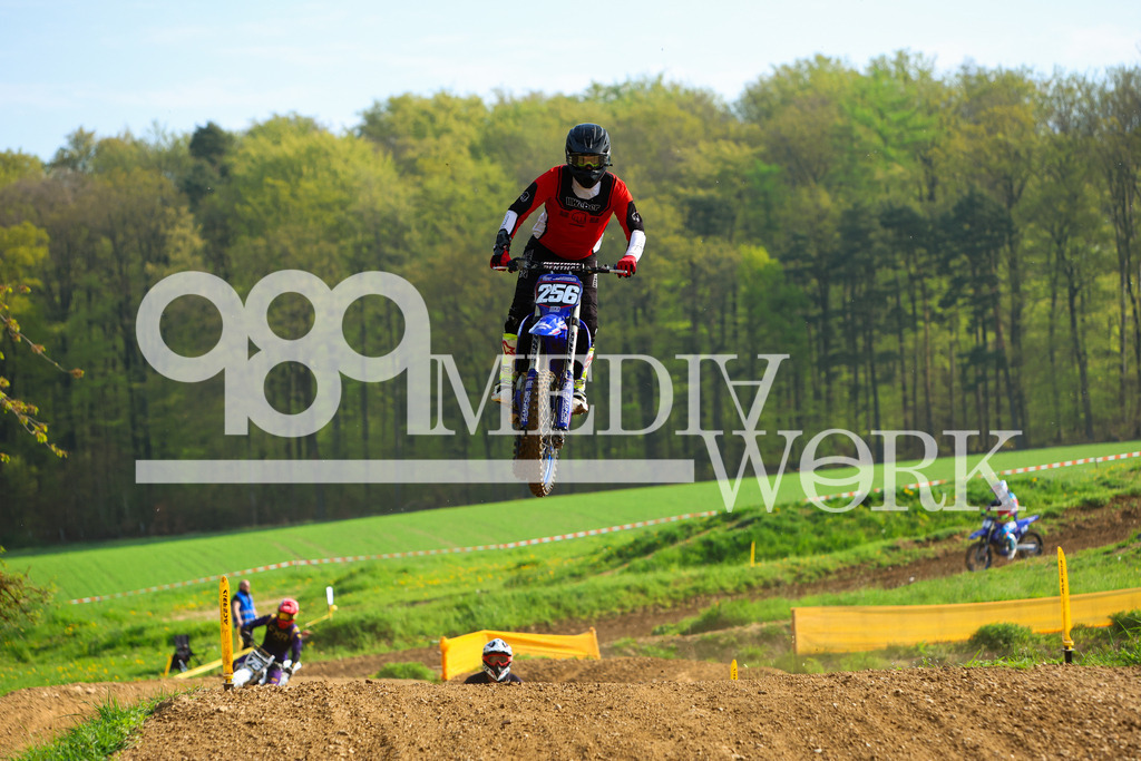 5E6A9911 | 989 MEDIAWORK