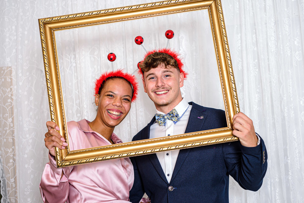 Fotobox@foto.9ers.at-115 | Hochzeit, Portraits, Headshots, Food- und Immobilienfotografie in Tirol. 360°, Drohne und mehr. Kontaktieren Sie mich einfach via Mail per foto@9ers.at - Realisiert mit Pictrs.com