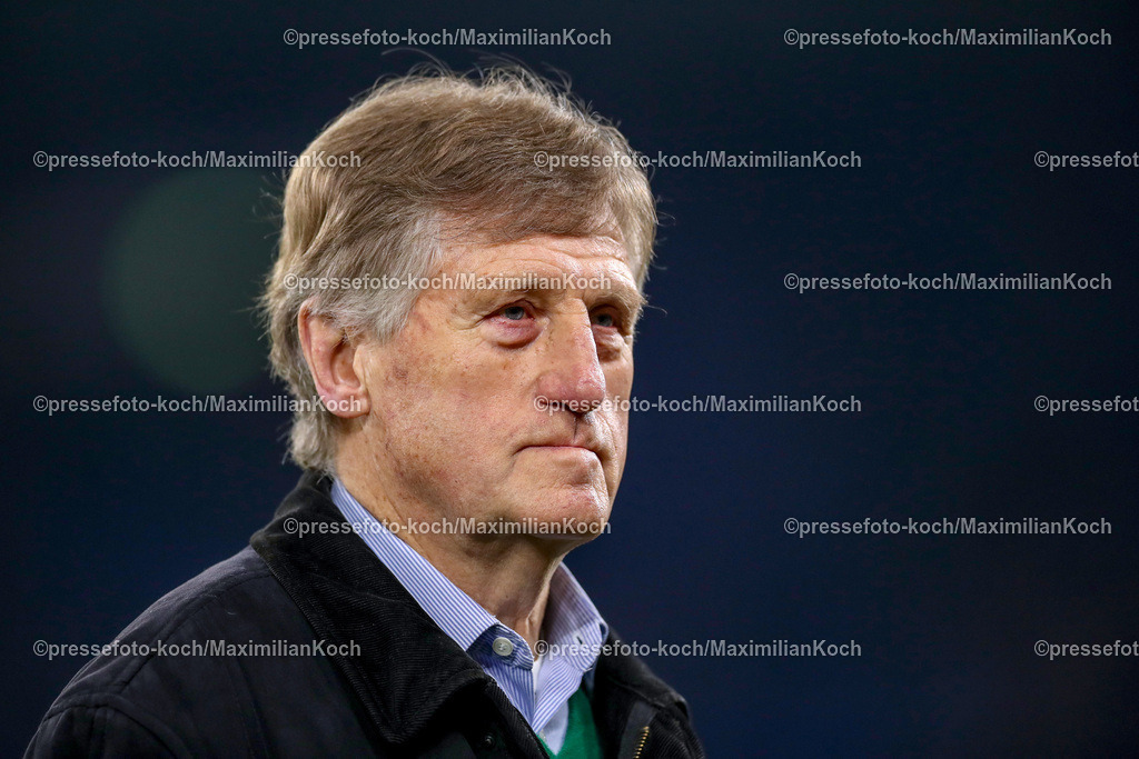 Schalke29112401009 | 29.11.2024, Fußball, FC Schalke 04 - 1. FC Kaiserslautern, 2. Fußball Bundesliga, Veltins-Arena Gelsenkirchen, Saison 2024 2025: Klaus Fichtel zu Gast im StadionDFB regulations prohibit any use of photographs as image sequences and or quasi-video.