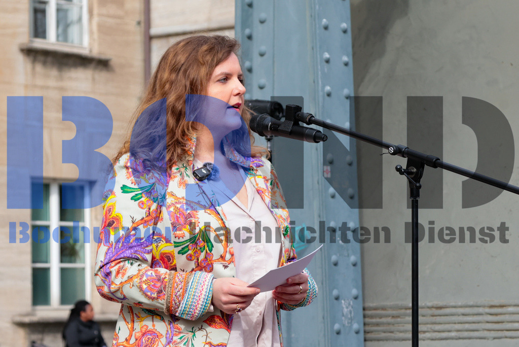 Brandmauer 2024 vor dem Rathaus der Stadt Bochum {date} -  | {headline}



(Foto: Sebastian Sendlak / BOND)

 - Realisiert mit Pictrs.com