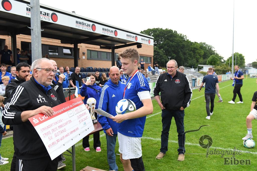 1. FC Nordenham-SV GOTANO | Kreispokal Finale Jade-Weser-Hunte 1. Mannschaften; 1.FC Nordenham (weiß)-SV GOTANO (blau) am 15.06.2025 in Rastede (Sportanlage Köttersweg), Photo: Philip Eiben 2025 - Realisiert mit Pictrs.com