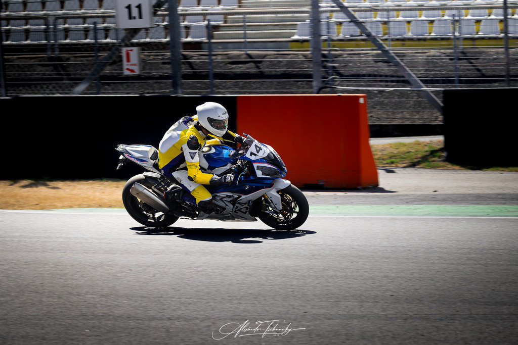 Ducati Trackday Hockenheimring 2026 | Entdecken Sie die faszinierende Welt von Alexander Tschuncky Arts: Kreative Fotografie, atemberaubende Automobilkunst und hochwertiger Bilderdruck. Lassen Sie sich inspirieren! - Realisiert mit Pictrs.com