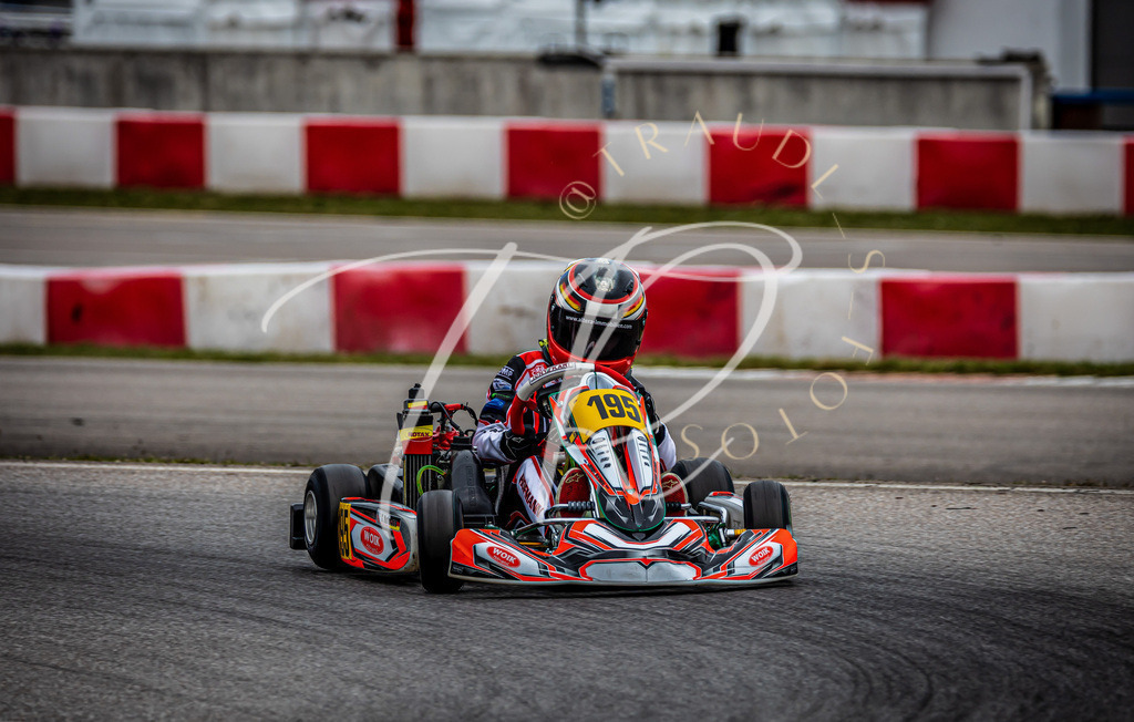 f1fe64eff0b449c4b4bdfda7b4fd762a | traudl_s_fotos