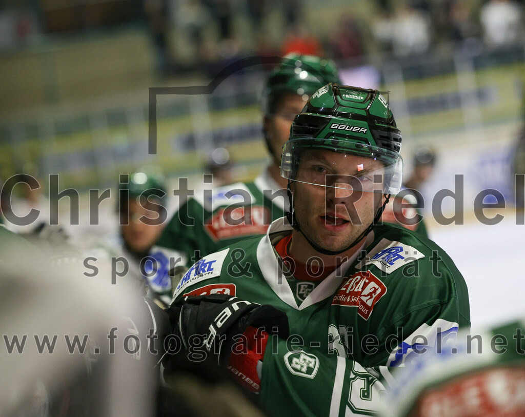 2024-01-12_046_TSV_Erding_gegen_EV_Dingolfing | Erding, Deutschland, 12.01.2024:
Eishockey, Bayernliga Vorrunde 2023 / 2024, 24. Spieltag, TSV Erding gegen EV Dingolfing, Endergebnis: 10:2

Thomas Plihal (Erding Gladiators, #39)

Foto: Christian Riedel / fotografie-riedel.net