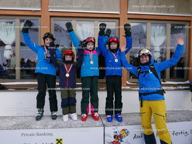 Gruppe Mara | Photos von der Skischule Warth - Realisiert mit Pictrs.com