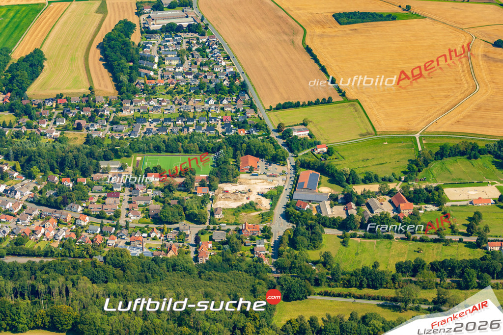 Klassische Luftaufnahme ohne Drohne zeigt:Remmighausen bei Detmold - Die Luftbildaufnahme wurde 2025 vom UL-Flugzeug heraus erstellt ( keine Drohnenaufnahme ) - Hochauflösende Luftaufnahme -Nicht vergleichbar mit Google Maps oder Satelittenbilder- Die Geschenkidee !Mit Lizenz und Bildrechte bestellbar