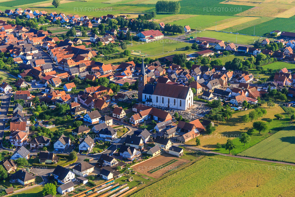 Aerial view: Dormitte with cemetery and Église Saint-Barthélemy de Schleithal in Schleithal in the state Bas-Rhin, France.Photo: IMG_100967.jpg taken on 06/17/2017 by Werner Riehm/FLY-FOTO.comResolution of the original: 5472 x 3648 px