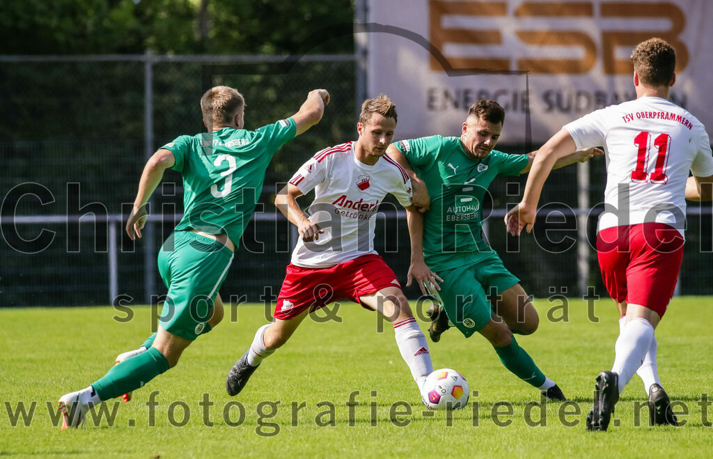2023-08-26_051_TSV_Ebersberg_gegen_TSV_Oberpframmern | Ebersberg, Deutschland, 26.08.2023:
Fußball, Kreisliga 2023 / 2024, 2. Spieltag, TSV 1877 Ebersberg gegen TSV Oberpframmern, Endergebnis: 5:1

Thomas Grünwald (TSV 1877 Ebersberg, #3), Michael Huber (TSV Oberpframmern, #13), Dominik Pries (TSV 1877 Ebersberg, #16), Luis Oberneder (TSV Oberpframmern, #11)

Foto: Christian Riedel / fotografie-riedel.net