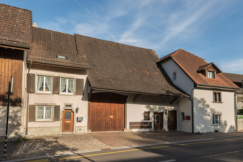 Ehemaliges Bauernhaus | in Bubendorf, Baselland, Schweiz. - Realisiert mit Pictrs.com