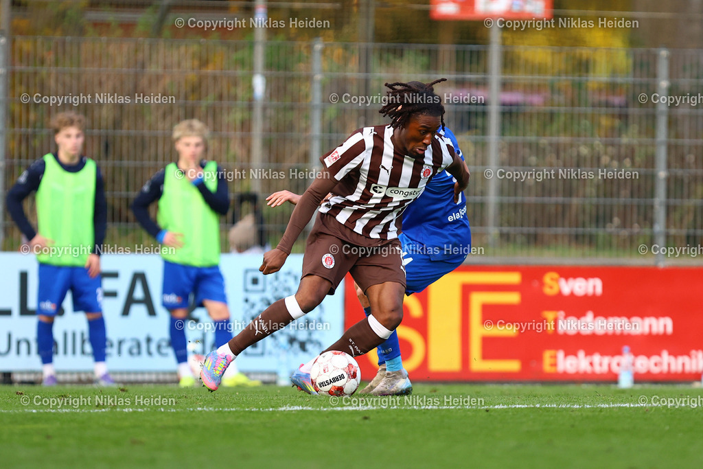 NH_FCStPauliU23_SVMeppen_RegionalligaNord_02112025 | #7 Romeo Aigbekaen (FC St. Pauli U23)Fußball I Herren I Regionalliga Nord I Saison 2025-2026 I 17. Spieltag I FC St. Pauli U23 - SV Meppen I 02.11.2025 I Edmund-Plambeck-Stadion