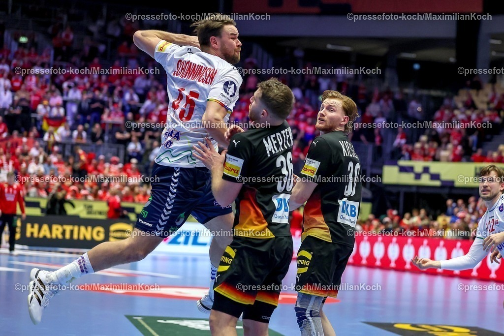 EHF24012603089 | 24.01.2026, Handball, Men's EHF EURO 2026, Deutschland - Norwegen, Jyske Bank Boxen in Herning, Dänemark, Main Round:  Simen Nicolay Schonningsen (Norway #45) gegen  Lukas Mertens (Germany #36)  Tom Kiesler (Germany #30)