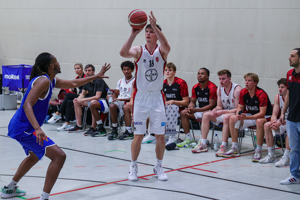 Regio Test BAYER GIANTS vs EN Baskets Schwelm-26 | Fotos von Basketballspielen aus dem Raum NRW fotografiert von Gero Mueller-Laschet und Daniel Schaefer - Realisiert mit Pictrs.com