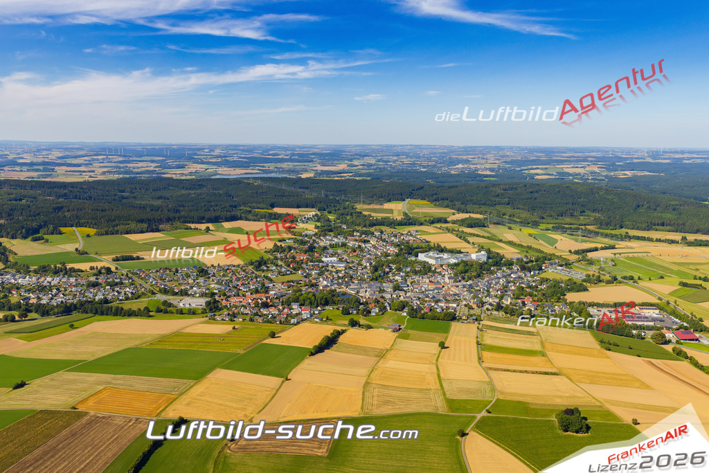 Luftaufnahme von  Kirchenlamitz - Die Luftaufnahme wurde 2025 vom UL-Flugzeug heraus erstellt ( keine Drohne ) - Hochauflösende Luftaufnahme - für professionelle Ausdrucke geeignet. Die Geschenkidee !Mit Lizenz und Bildrechte bestellbar