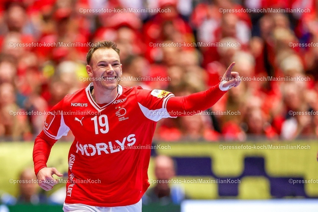 EHF16012602110 | 16.01.2026, Handball, Men's EHF EURO 2026, Dänemark - Nordmazedonien, Jyske Bank Boxen in Herning, Dänemark, Preliminary Round:  Mathias Gidsel (Denmark #19) jubelnd