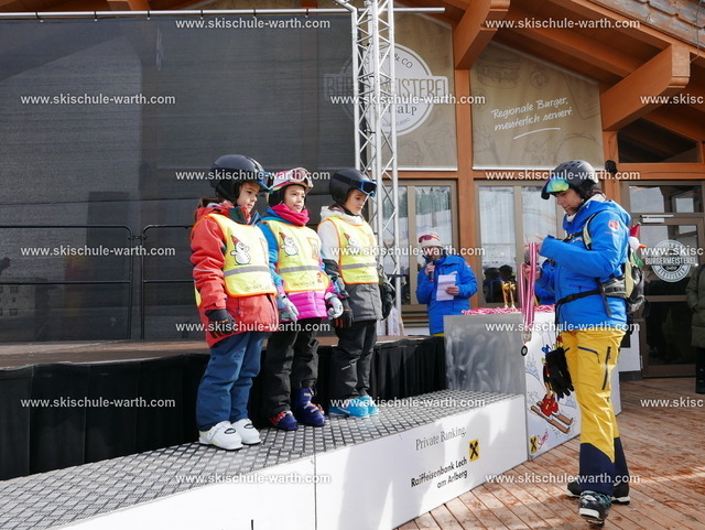 Gruppe Brigitte | Photos von der Skischule Warth - Realisiert mit Pictrs.com