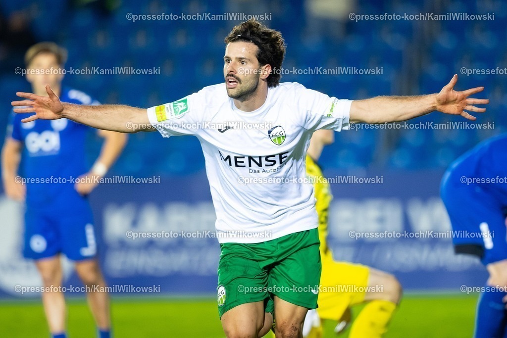 xKWI31102501163 | 31.10.2025, xkwix, Fußball, Regionalliga West, VfL Sportfreunde Lotte - FC Gütersloh, Stadion am Lotter Kreuz: Torjubel nach dem Tor zum 2:2 in der 90. Minute durch Paolo Maiella (FC Gütersloh #9) 