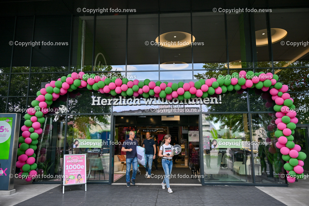 Eroeffnung Moemax Linz_ 15.05.2024-3 | 15.05.2024, Linz, AUT, Eroeffnung Moemax, im Bild Haupteingang