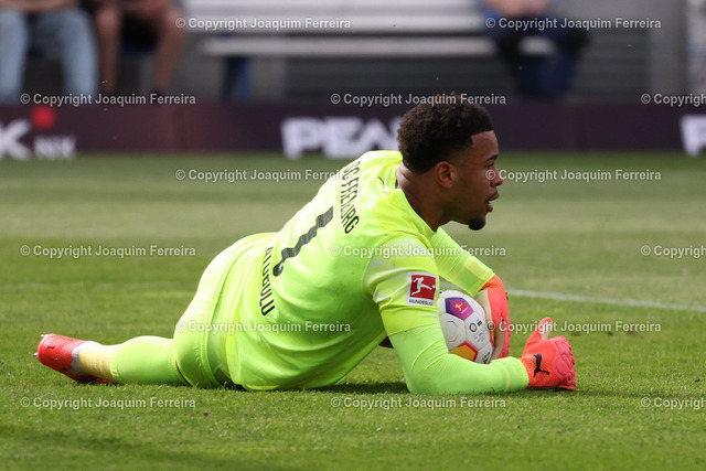 2400414_svdvsscf_1615 Kopie | Darmstadt, 14.04.2024 xjfx 1.Bundesliga SV Darmstadt 98 - SC Freiburg v.l., Torwart Noah Atubolu (SC Freiburg)  am Ball, Freisteller, Einzelbild, Ganzkörper, Aktion, Action, Spielszene





(DFL/DFB REGULATIONS PROHIBIT ANY USE OF PHOTOGRAPHS as IMAGE SEQUENCES and/or QUASI-VIDEO) - Realisiert mit Pictrs.com