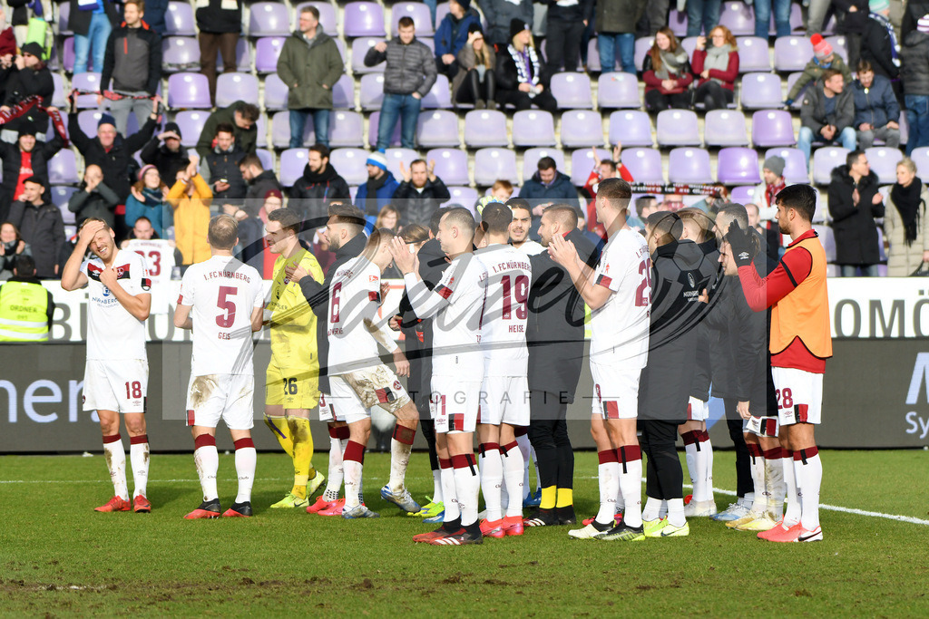 20200208_OSNFCN_0119 | Fußball, Herren: . Die Spieler vom 1. FC Nuernberg Schlussjubel, jubeln nach dem 0:1 Sieg waehrend des Spiels der 2. Bundesliga zwischen VfL Osnabrueck und 1. FC Nuernberg im Stadion an der Bremer Bruecke am 08.02.2020 in Osnabrueck, Deutschland.DFB / DFL REGULATIONS PROHIBIT ANY USE OF PHOTOGRAPHS AS IMAGE SEQUENCES AND/OR QUASI-VIDEO. - Realisiert mit Pictrs.com