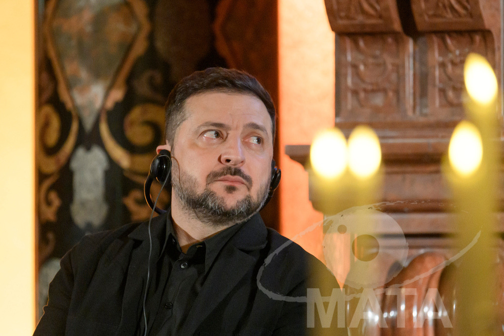 _DWA0711 | Politiker Wolodymyr Selenskyj, Präsident der Ukraine, in der Residenz vor der Verleihung des Ewald-von-Kleist-Preis. Der diesjährige Ewald-von-Kleist-Preis wird am Rande der Münchner Sicherheitskonferenz 2026 an das ukrainische Volk vergeben. München, 14.02.2026 Bayern Deutschland - Realisiert mit Pictrs.com