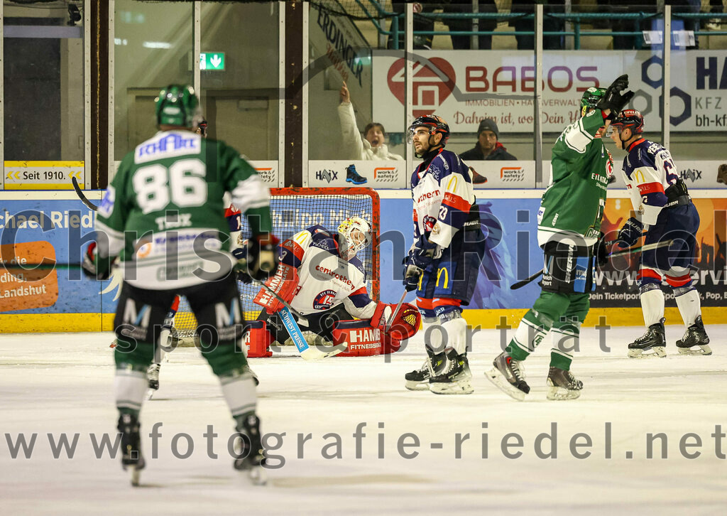 2024-01-05_083_TSV_Erding_gegen_VfE_Ulm-Neu-Ulm | Erding, Deutschland, 05.01.2024:
Eishockey, Bayernliga Vorrunde 2023 / 2024, 22. Spieltag, TSV Erding gegen VfE Ulm/Neu-Ulm, Endergebnis: 7:6

Torwart David Heckenberger (VfE Ulm/Neu-Ulm e. V., #3)

Foto: Christian Riedel / fotografie-riedel.net