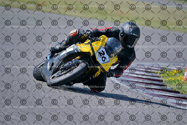 26BT02-0482 | markuskiefer.com - Realisiert mit Pictrs.com