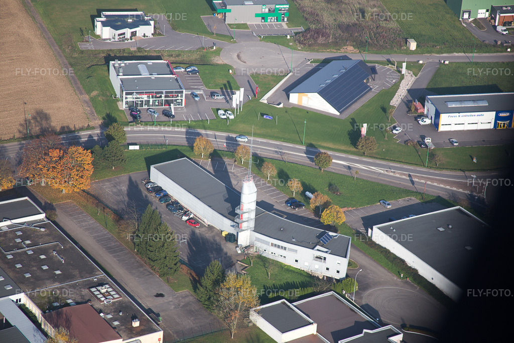 Luftbild: Ortsansicht in Soultz-sous-Forêts im Bundesland Bas-Rhin in Frankreich. Foto: IMG_075542.jpg vom 01.11.2014 durch Werner Riehm/FLY-FOTO.de