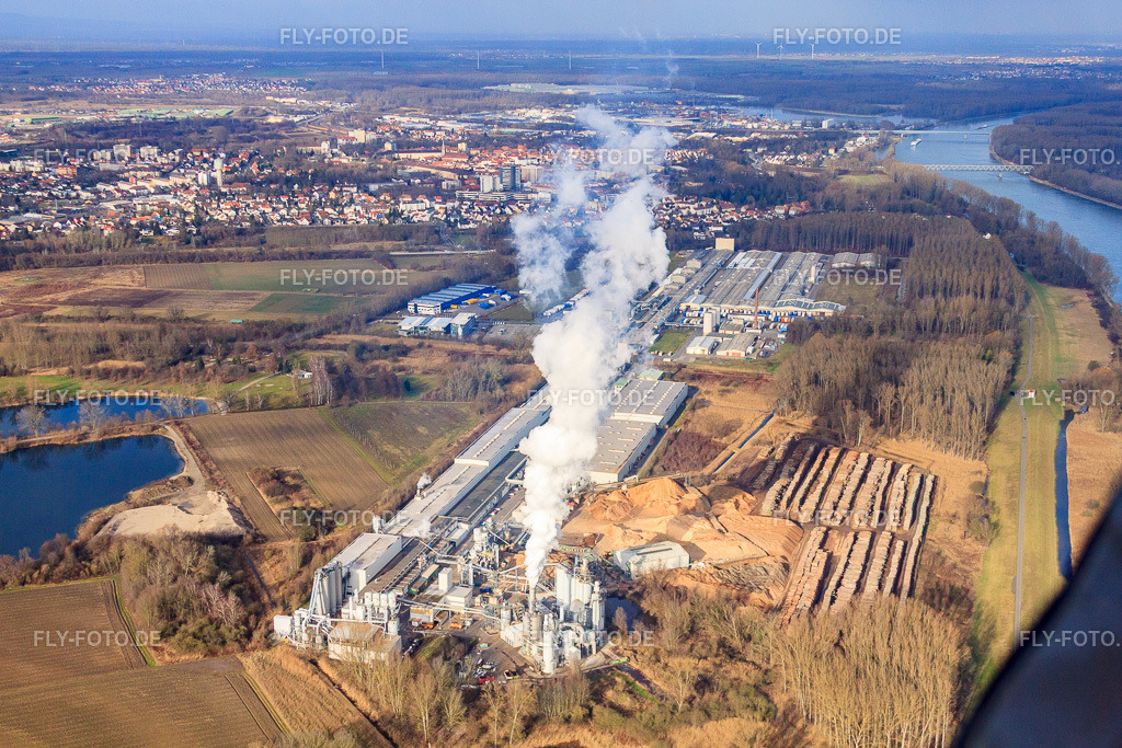 Dampffahne der Rheinspan GmbH & Co. KG https://www.rheinspan.de/index.php/de/ | Luftbild: Dampffahne der Rheinspan GmbH & Co. KG https://www.rheinspan.de/index.php/de/ in Germersheim im Bundesland Rheinland-Pfalz in Deutschland. Foto: IMG_48582.jpg vom 14.01.2012 durch Werner Riehm/FLY-FOTO.de - Realisiert mit Pictrs.com