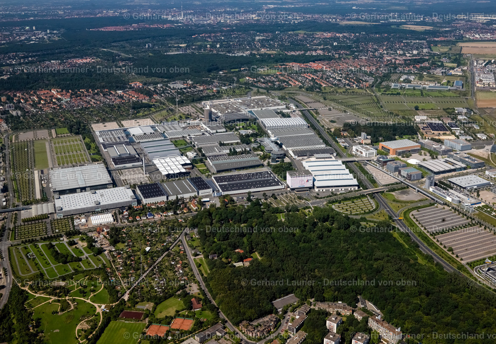 2787005 | LAATZEN 02.06.2020 Ausstellungsgelände und Messehallen der " Messegelände Hannover " in Laatzen im Bundesland Niedersachsen, Deutschland. Weiterführende Informationen bei: Deutsche Messe. // Exhibition grounds and exhibition halls of the " Messegelaende Hannover " in Laatzen in the state Lower Saxony, Germany. Further information at: Deutsche Messe. Foto: Gerhard Launer