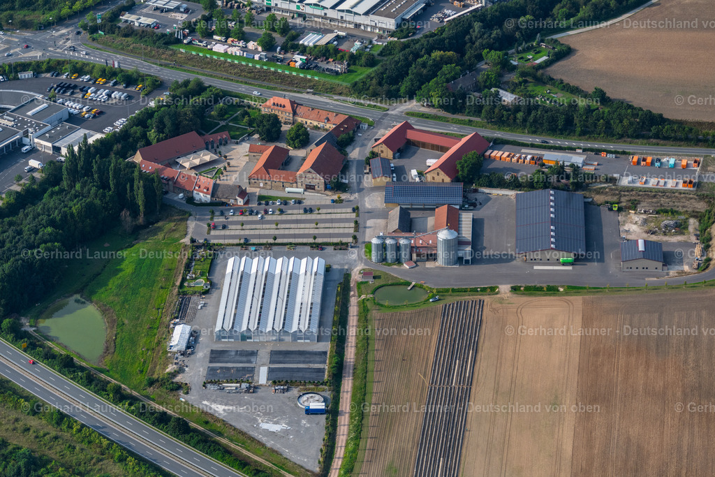4047906 | ROTTENDORF 21.08.2021 Gebäude der Veranstaltungshalle " Gut Wöllried " im Ortsteil Wöllriederhof in Rottendorf im Bundesland Bayern, Deutschland. Weiterführende Informationen bei: Gut Wöllried Veranstaltungs GmbH. // Building of the indoor arena " Gut Woellried " in the district Woellriederhof in Rottendorf in the state Bavaria, Germany. Further information at: Gut Woellried Veranstaltungs GmbH. Foto: Gerhard Launer