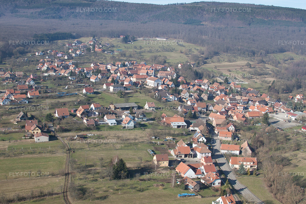 Aerial view: View of the town in Lampertsloch in the state Bas-Rhin, France.Photo: IMG_37411.jpg taken on 02/07/2011 by Werner Riehm/FLY-FOTO.comResolution of the original: 4752 x 3168 px