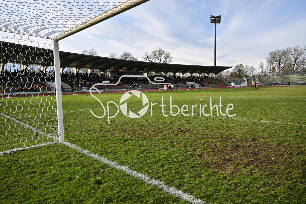 TSV Schwaben Augsburg - FC Augsburg II | das alte Rosenaustadion in Augsburg leuchtet in der Sonne / Symbolbild / Schnee / Winter / Eis / Symbolbidl /Regionalliga Bayern: TSV Schwaben Augsburg - FC Augsburg II, Rosenaustadion am 23.11.2024