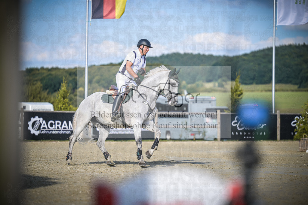 DOS_1961 | Entdecke hochwertige Reitturnierfotos von Foto Oger. Professionell, emotional und authentisch – jetzt Lieblingsmomente im Shop bestellen.Deutschlandweite Turnierfotografie. - Realized with Pictrs.com