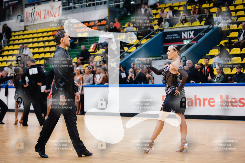 Hessen Tanzt WDSF International Open Latin 11th (43) Justin Lauer _ Rita Schumichin (TSC Saltatio Neustadt im TV 1860 Mußbach)-2025-05-18-3683 | Webshop for digital downloads and prints of dance sport, event & show photographer Julian Link - Realisiert mit Pictrs.com