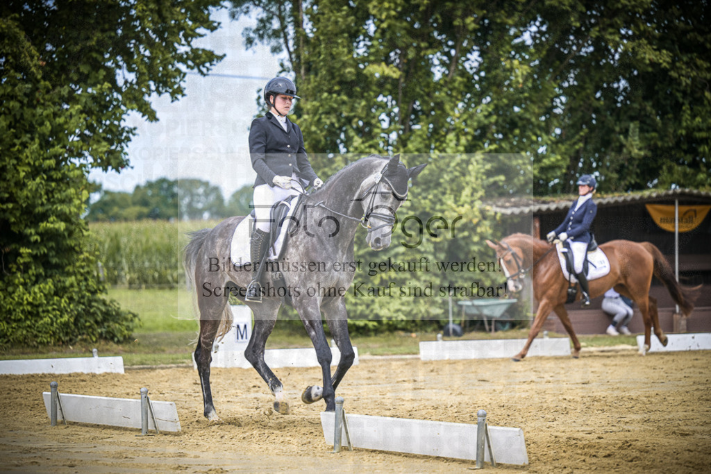 DOS_2488 | Entdecke hochwertige Reitturnierfotos von Foto Oger. Professionell, emotional und authentisch – jetzt Lieblingsmomente im Shop bestellen.Deutschlandweite Turnierfotografie. - Realisiert mit Pictrs.com