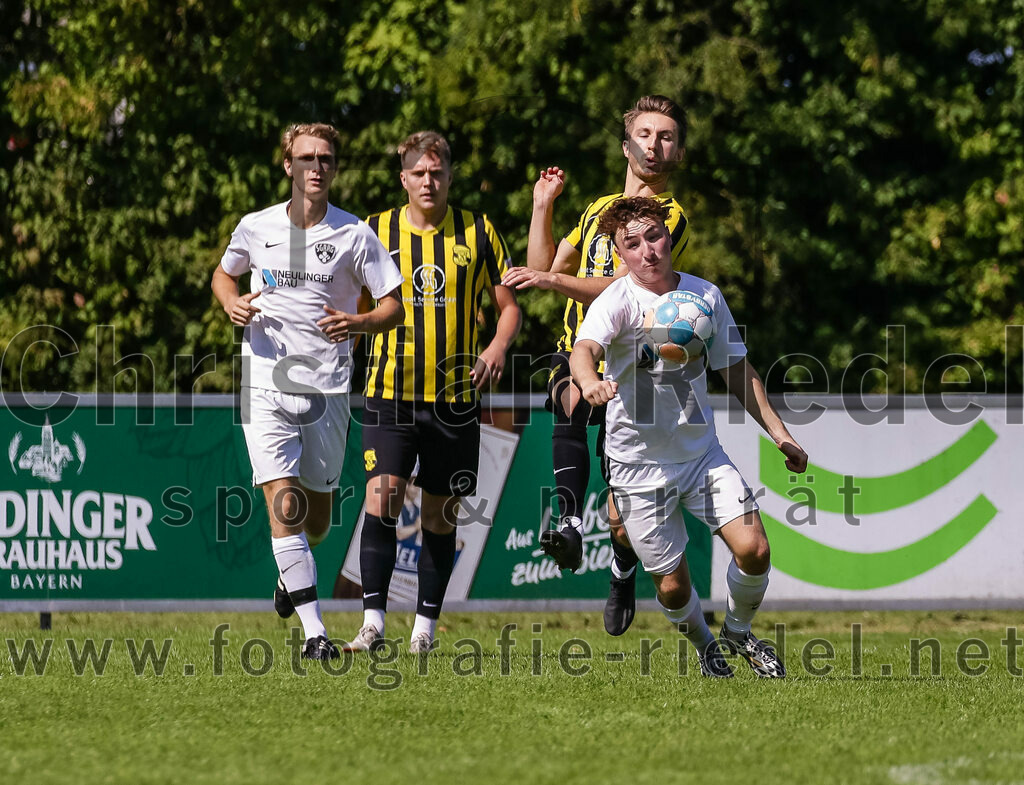 2023-08-19_012_FC_Moosinning_gegen_SV_Reichertsheim | Moosinning, Deutschland, 19.08.2023:
Fußball, Bezirksliga Oberbayern Ost 2023 / 2024, 5. Spieltag, FC Moosinning gegen SV Reichertsheim, Endergebnis: 0:4

Maximilian Lechner (FC Moosinning, #11), Tobias Michel (SV Reichertsheim, #16)

Foto: Christian Riedel / fotografie-riedel.net