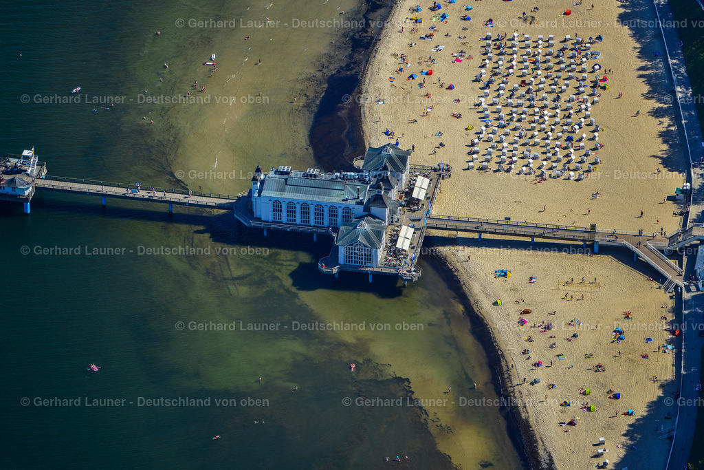 3637798 | SELLIN 25.08.2016 Konstruktion der Seebrücke über der Wasseroberfläche in Sellin an der Ostseeküste im Bundesland Mecklenburg-Vorpommern, Deutschland. Weiterführende Informationen bei: Seebrücke Sellin. // Construction of the pier above the water surface in Sellin on the Baltic Sea coast in the state of Mecklenburg-West Pomerania, Germany. Further information at: Seebruecke Sellin. Foto: Gerhard Launer