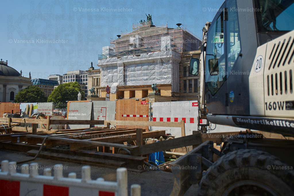 270801_BaustelleGendarmenmarkt_00004 | Vanessa Kleinwächter - Realisiert mit Pictrs.com