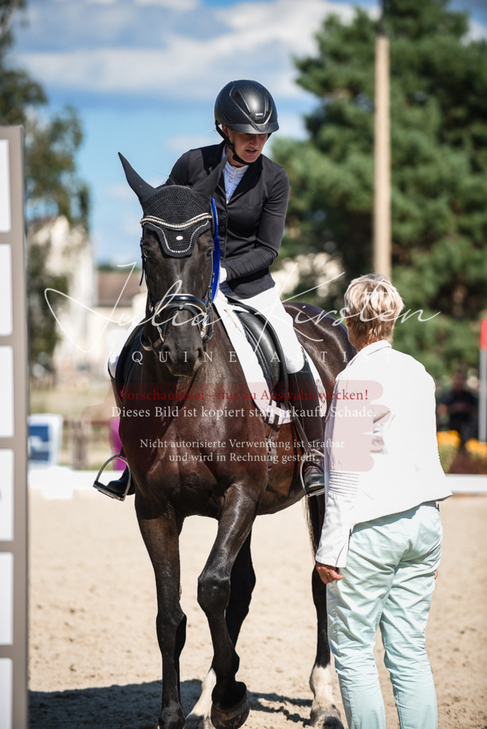 DSC_9736 | Pferde- und Turnierfotografie in Westsachsen. Pferdeportraits, Auftragszeichnungen und intuitive Kunst.