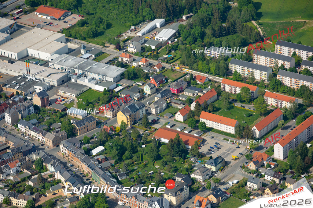 Das Luftbild der Stadt Treuen wurde 2022 vom Flugzeug heraus erstellt (keine Drohnen-Aufnahmen) Aufnahmehöhe ca.450 Meter- hohe Bildauflösung und Druck-Qualität. Garantiert!