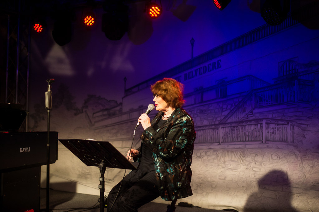 Uschi Brüning | Uschi Brüning im Forte Belvedere Leisnig zum Festival Hallo Leisnig 2022. - Realisiert mit Pictrs.com