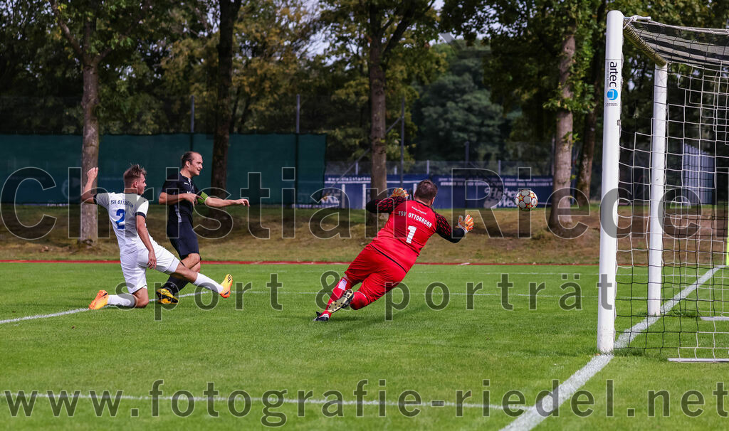 2023-09-03_087_SV_Anzing_gegen_TSV_Ottobrunn | Anzing, Deutschland, 03.09.2023:
Fußball, Kreisliga 2023 / 2024, Testspiel, 3. Spieltag, Endergebnis: 3:0

Maximilian Mauermeier (TSV Ottobrunn, #2), Peter Rauch (SV Anzing, #6), Torwart Florian Lerch (TSV Ottobrunn, #1)

Foto: Christian Riedel / fotografie-riedel.net