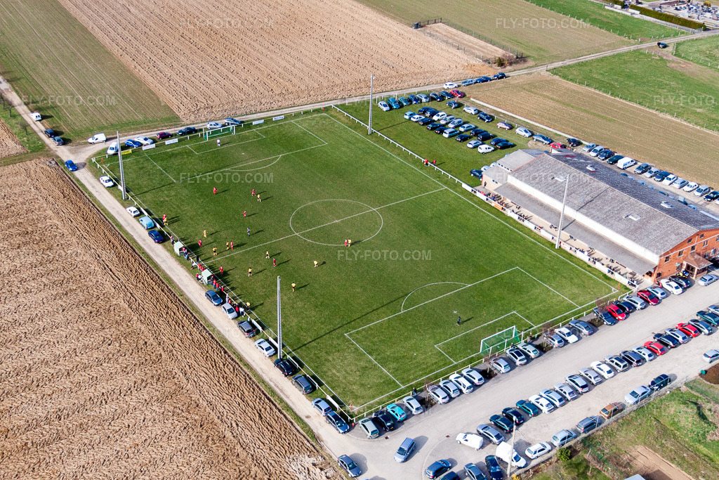 Aerial view: Sports field - football field in Ringendorf in the state Bas-Rhin, France. – Photo: IMG_38607.jpg taken on 03/20/2011 by Werner Riehm/FLY-FOTO.com – Resolution of the original: 4752 x 3168 px