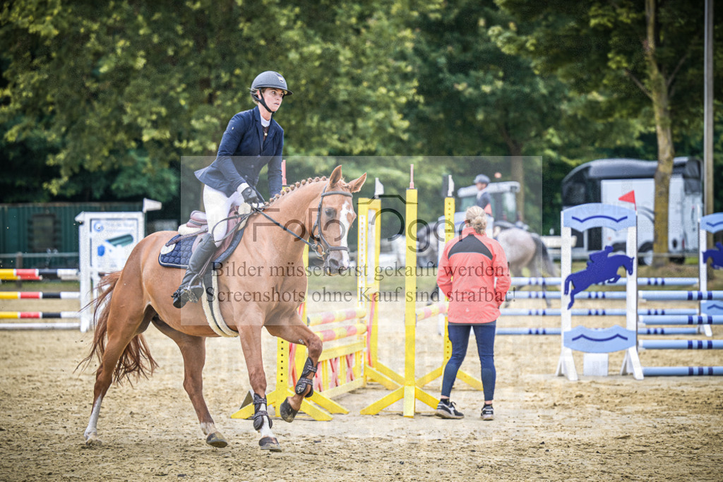 DOS_3639 | Entdecke hochwertige Reitturnierfotos von Foto Oger. Professionell, emotional und authentisch – jetzt Lieblingsmomente im Shop bestellen.Deutschlandweite Turnierfotografie. - Realisiert mit Pictrs.com