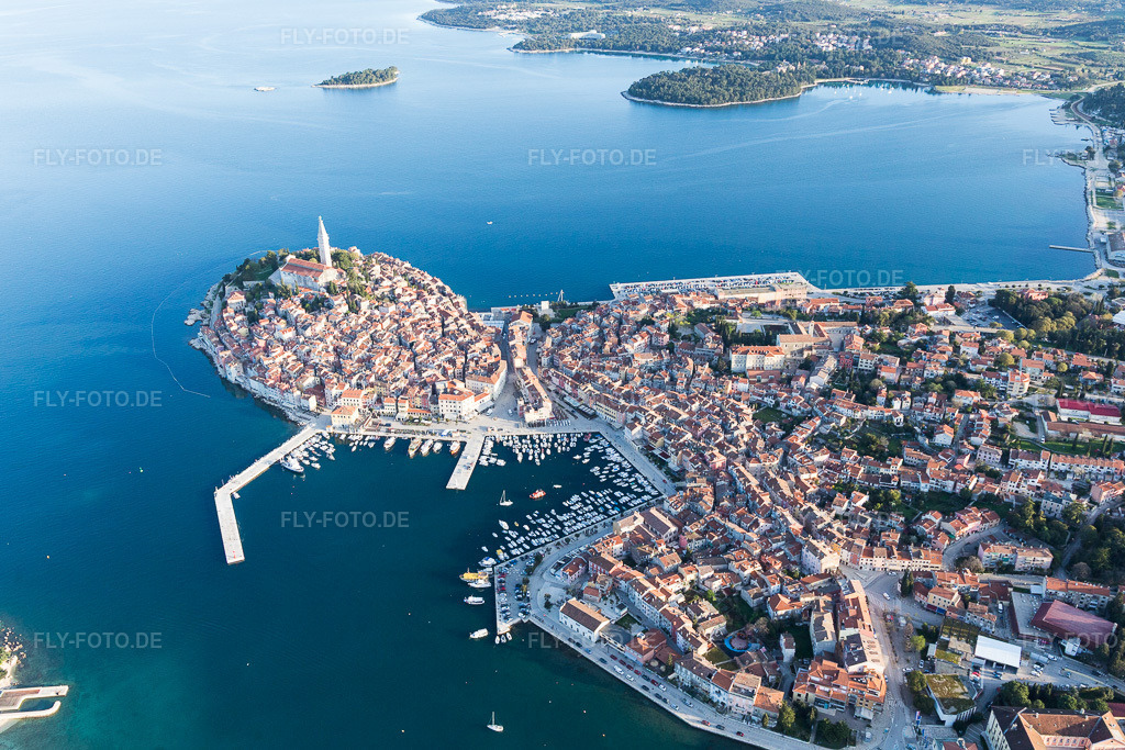 Luftbild: Ortsansicht in Rovinj im Bundesland Gespanschaft Istrien in Kroatien. Foto: IMG_106277.jpg vom 14.04.2018 durch Werner Riehm/FLY-FOTO.de